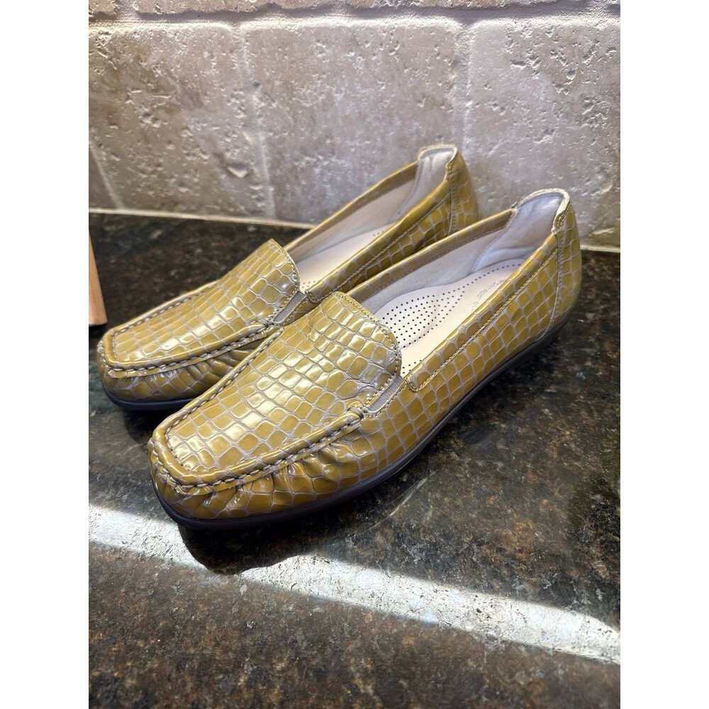 SAS Simplify TRIPAD® Gold Croc Embossed Leather Loafers 8.5M NEW